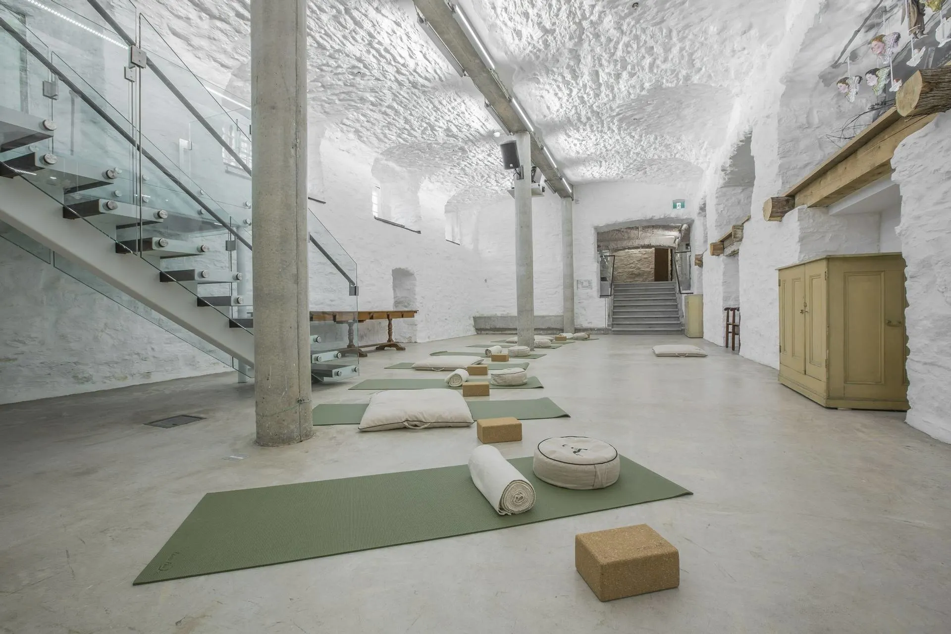 Le Monastère Yoga in the 1695 vaults